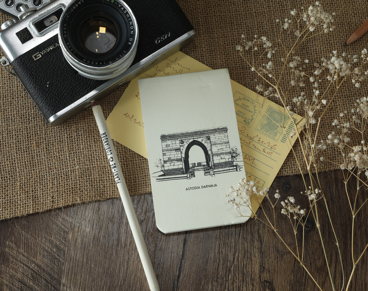Astodia Darwaja White notepad